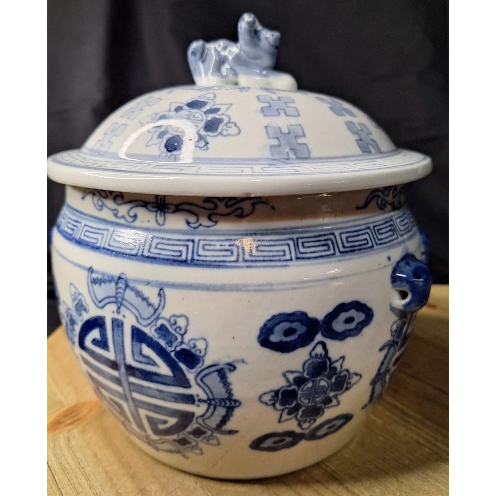 Vintage Blue and White Porcelain Ginger Jar Foo Dog Lid Longevity Shou Symbol - Picture 6 of 16